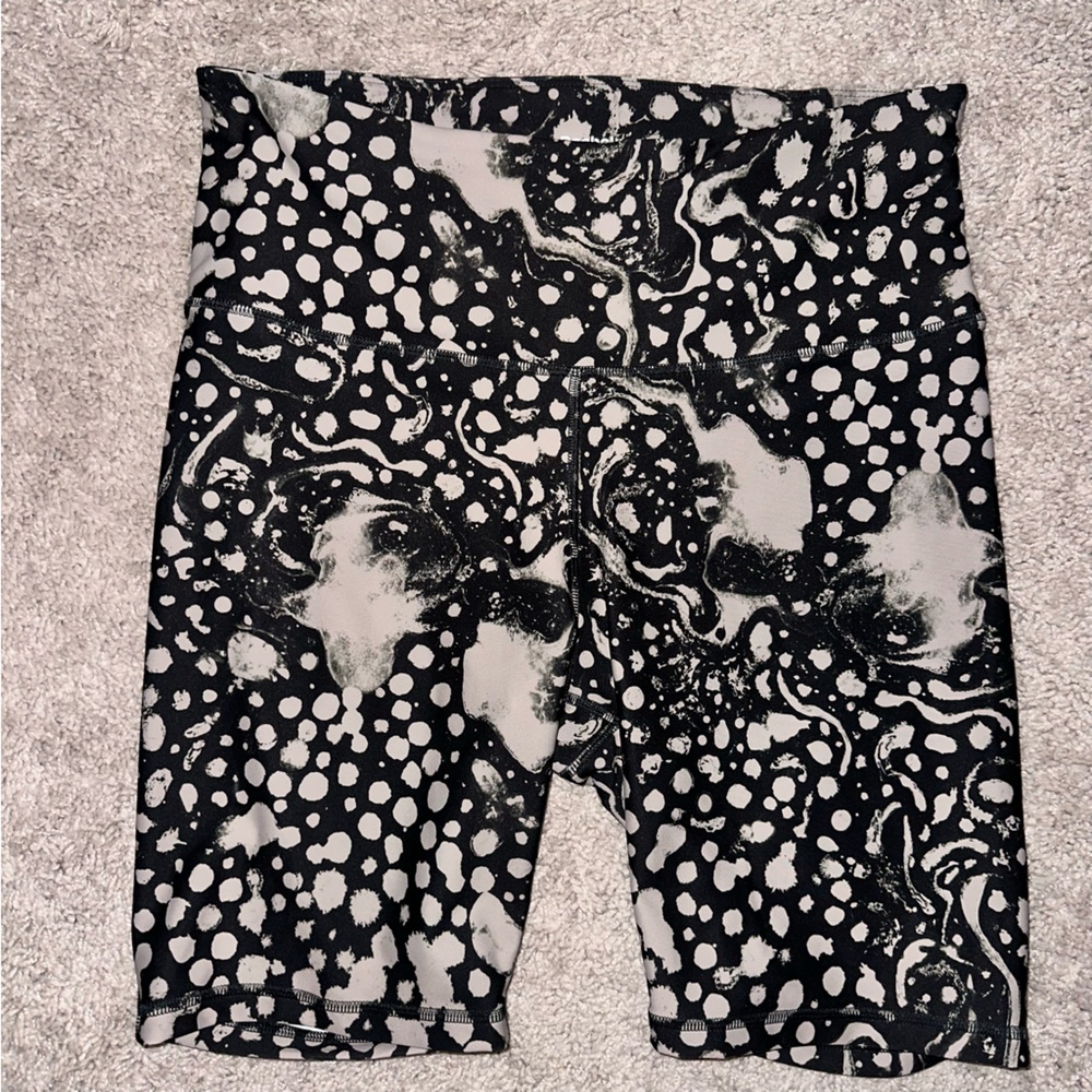Reebok Black and Beige Patterned Biker Shorts